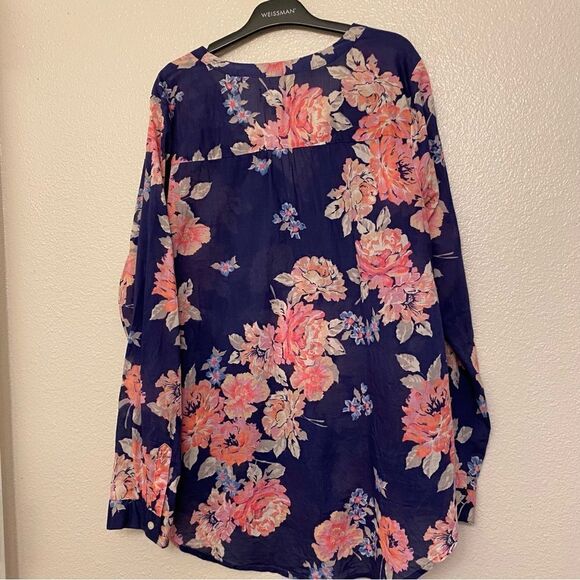 Old Navy quarter Button Navy Floral Lightweight semi sheer Blouse tunic top - L - Picture 2 of 9